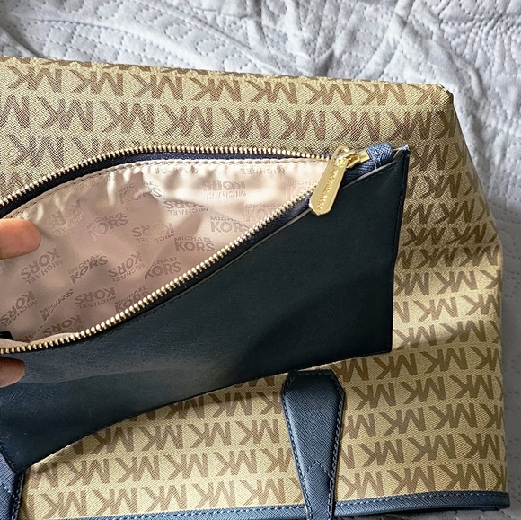 Michael Kors Tote handbag - Picture 7 of 8